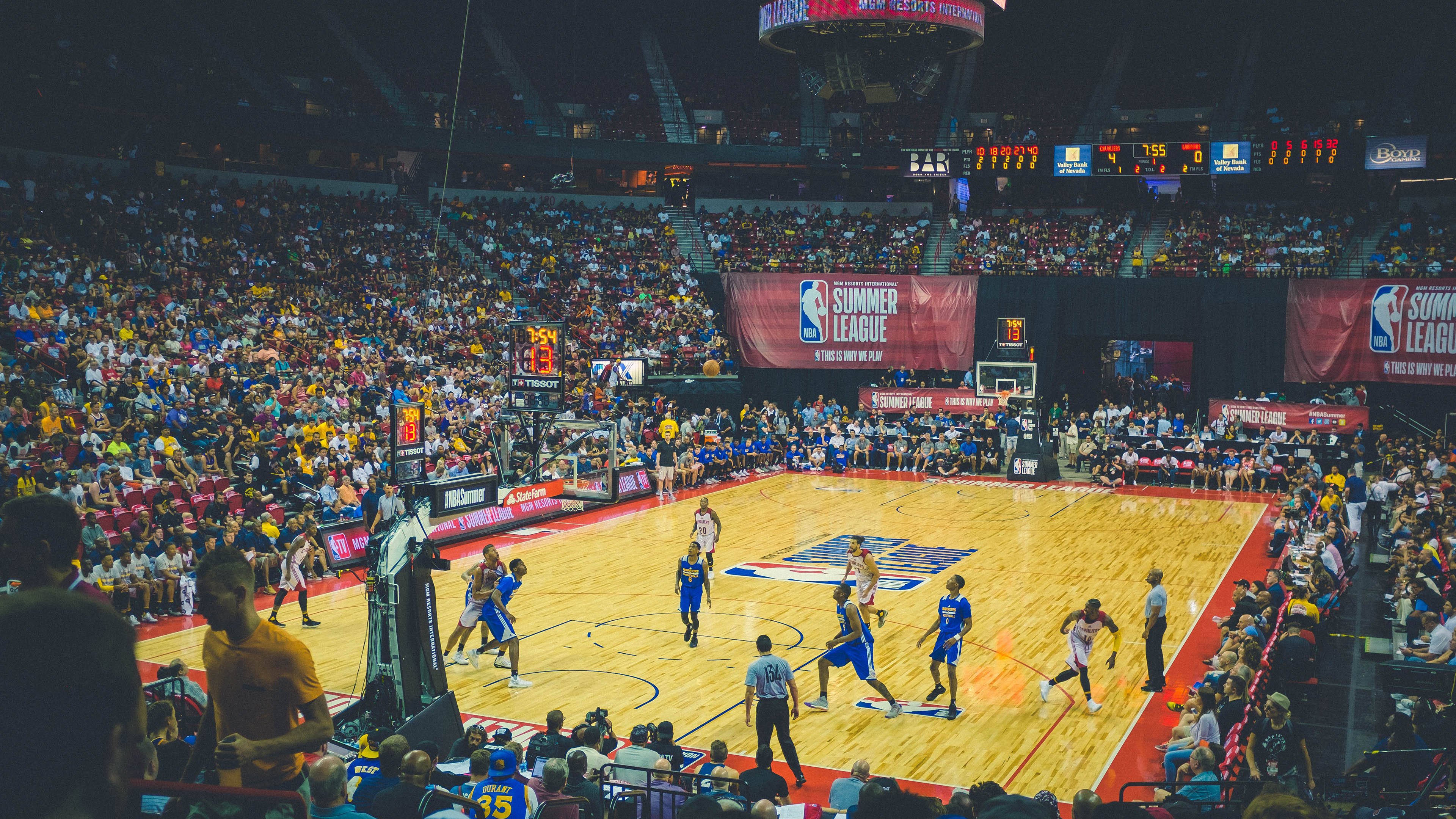 塞维利亚之夜，范戴克一锤定音，伊朗史诗级对决登顶欧洲之巅