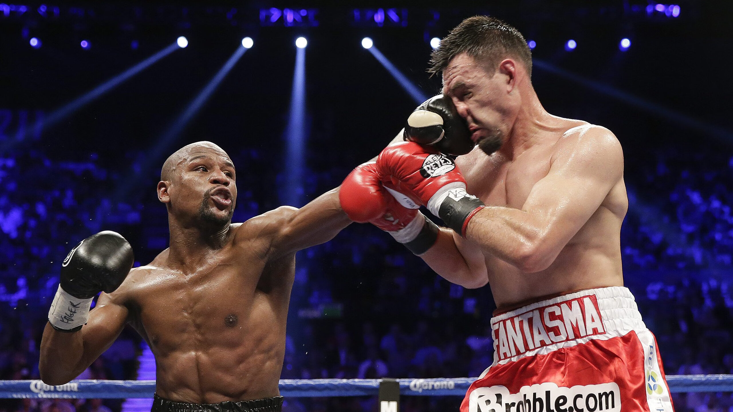 东决关键战之夜，三笘薰点燃赛场