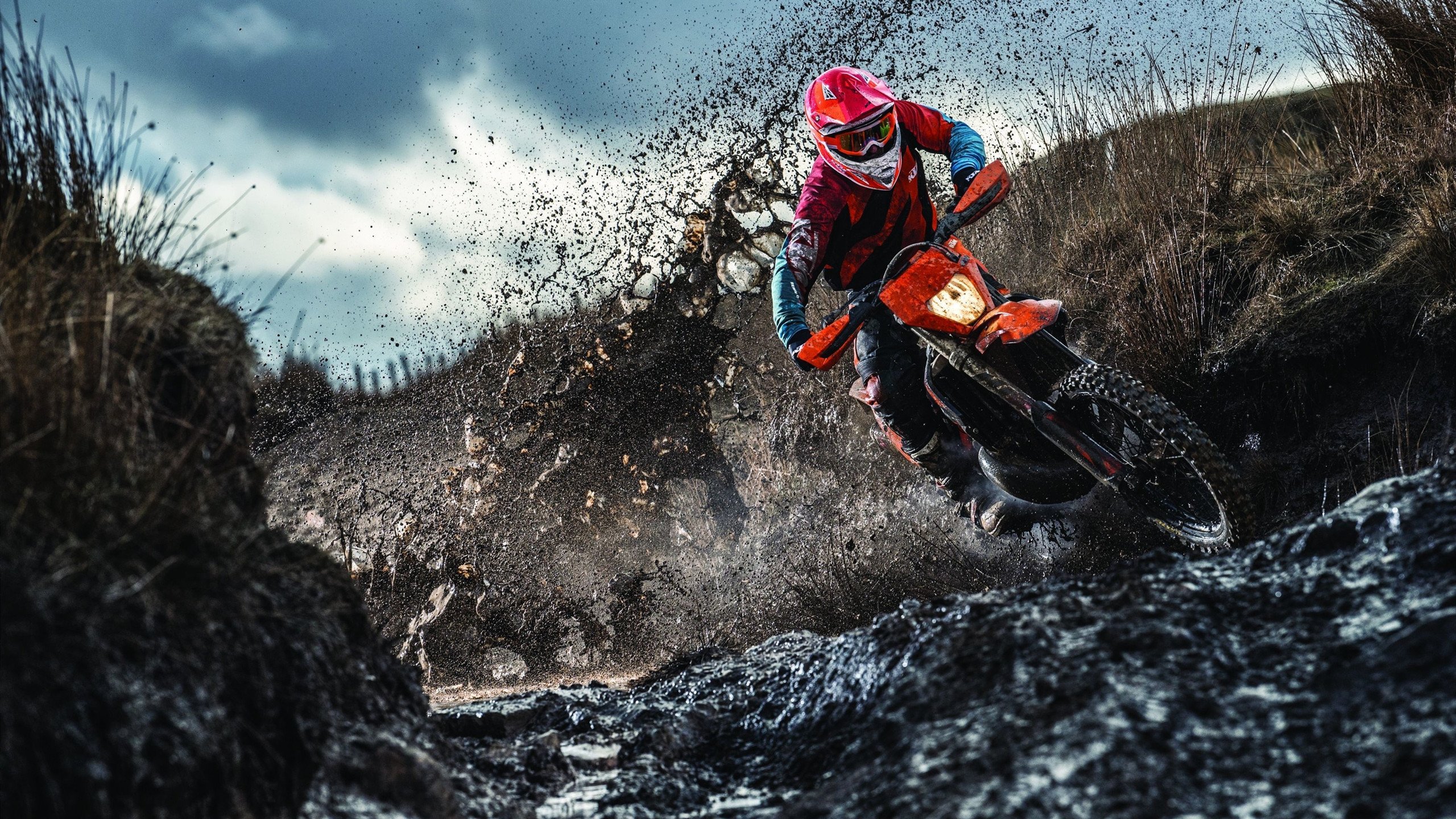 赛道上的绝对主宰，拉塞尔统治全场，红牛力克阿斯顿马丁再显王者风范